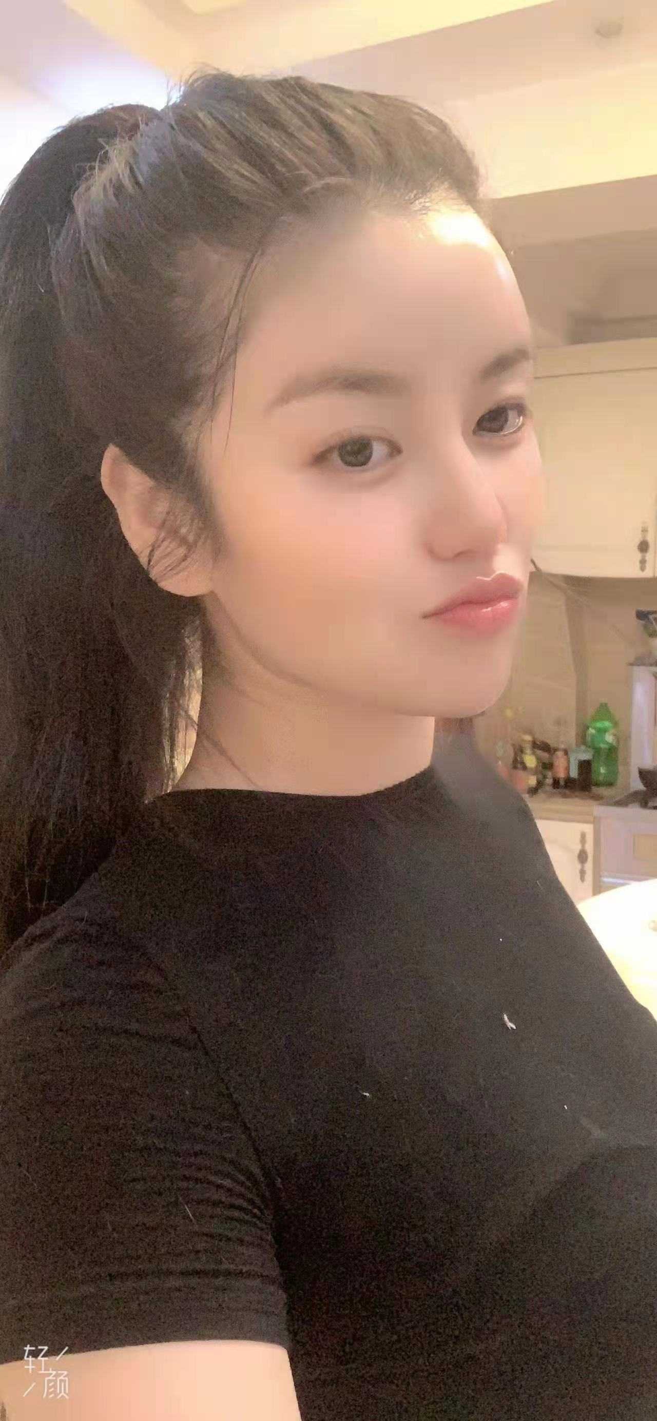 退役车模小姐姐